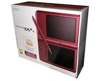 Nintendo DSi XL (Vinrød) (scn) m. kasse og manual
